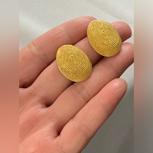 Vintage Designer Premier USA Gold Plated Clip on Earrings - Picture 11 of 13